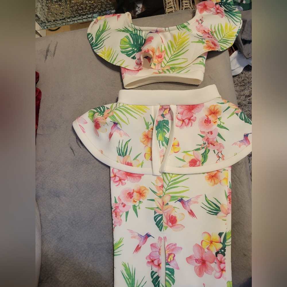 Cute skirt set.